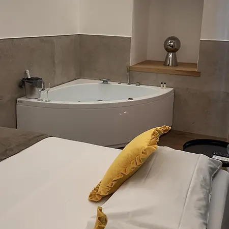 Olympus 게스트하우스 4*